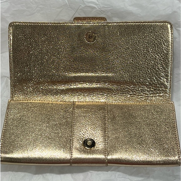 MICHAEL Michael Kors - Sutton Buckle Clutch in Metallic Gold Leather - Picture 3 of 13